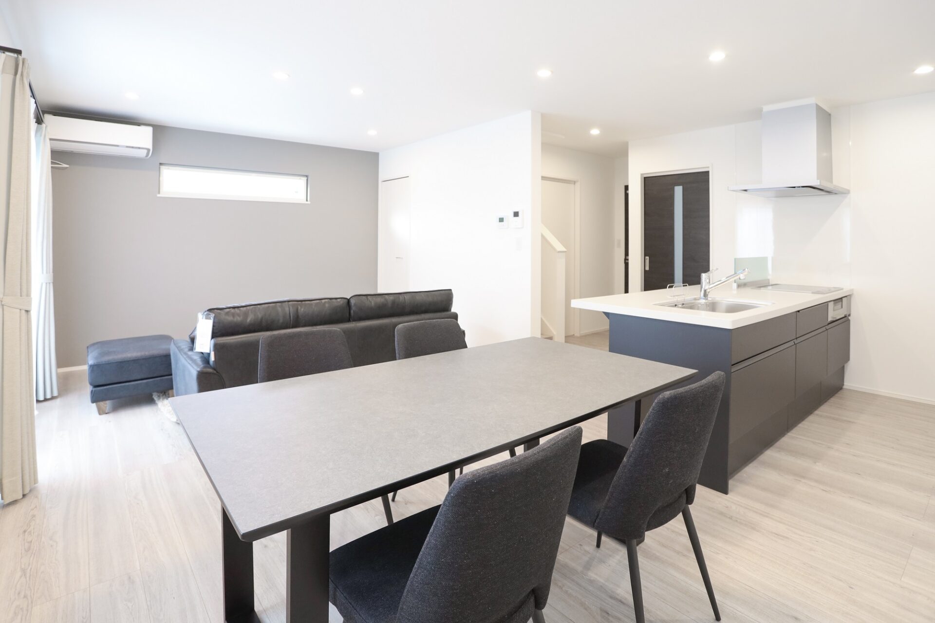 流行中のキッチンと横並びスタイルで片付けもラクラク！